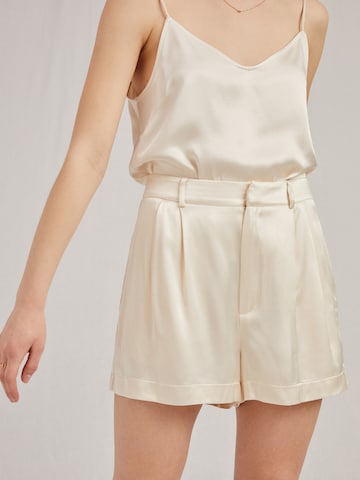 A LOT LESS Loose fit Pleat-Front Pants 'Valentina' in White