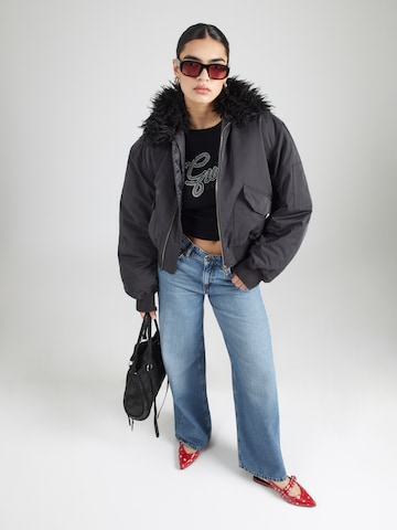 GUESS Tričko - Čierna