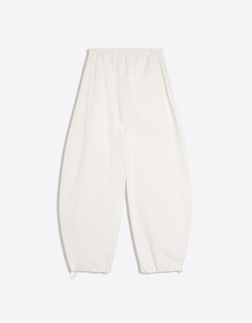 Bershka Wide leg Byxa i vit