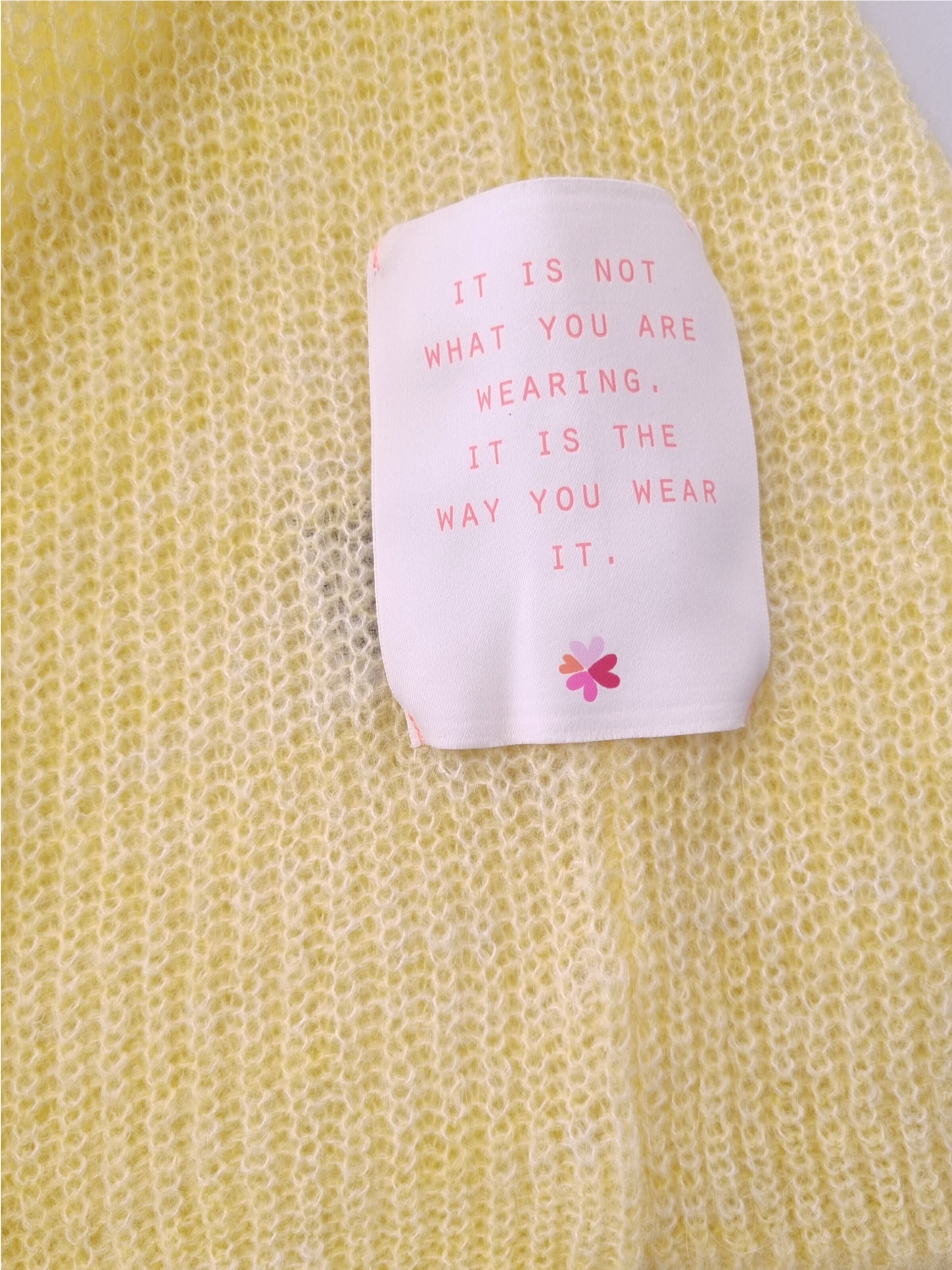 LIKS. Munich Sweater 'Leichter Strickpullover mit Herzblume' in Yellow