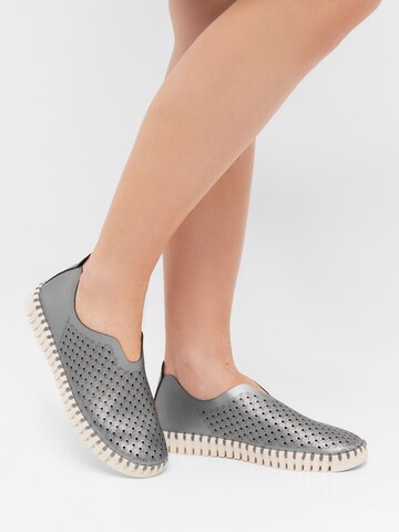 ILSE JACOBSEN Classic Flats 'Tulip' in Silver