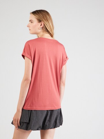 Tricou de la Eight2Nine pe roșu