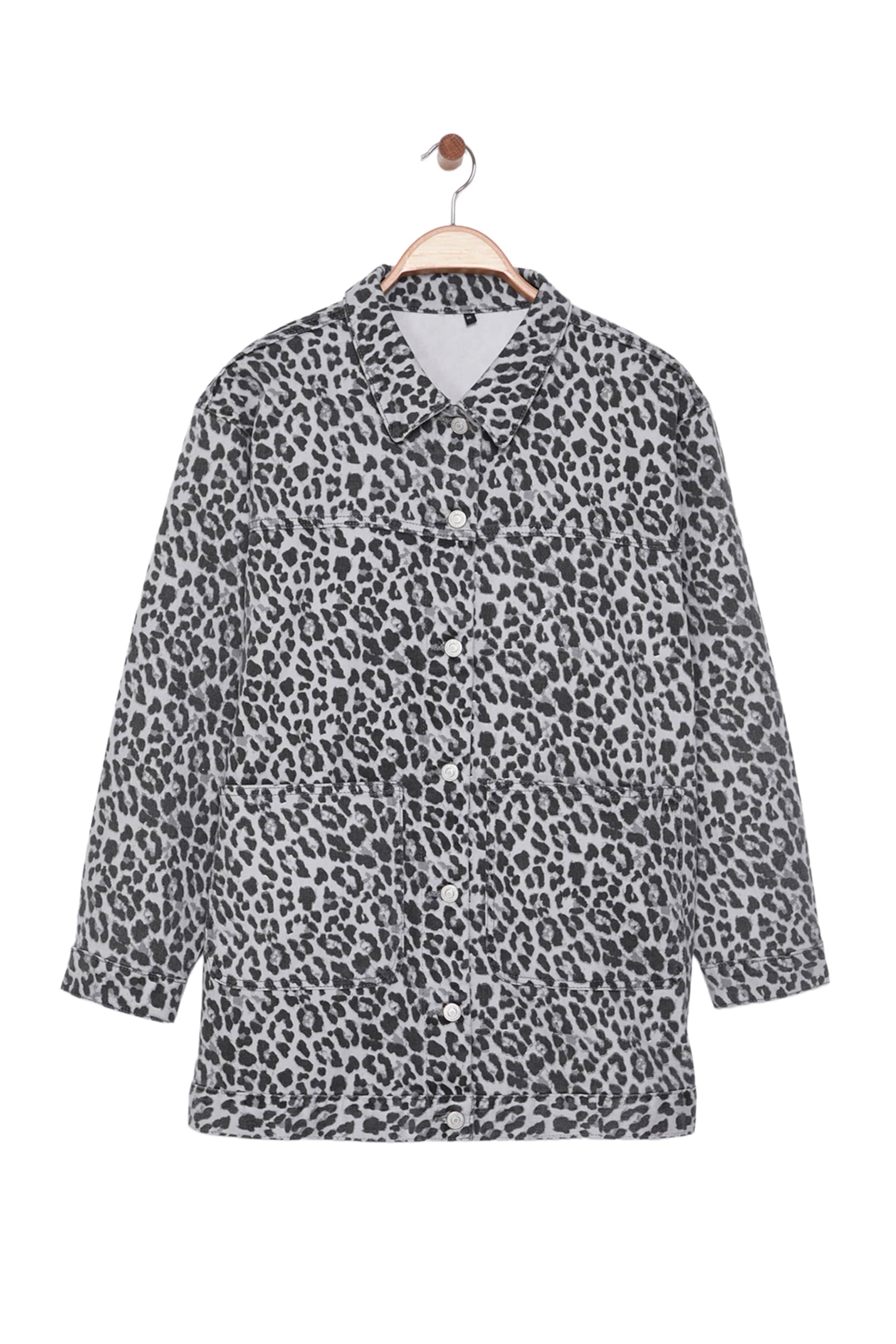 Trendyol Curve - Chaqueta de entretiempo en gris: frente