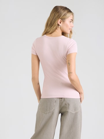 Tricou de la GAP pe roz