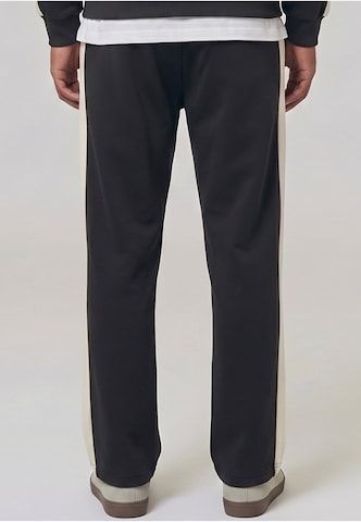 Urban Classics Loosefit Hose in Schwarz
