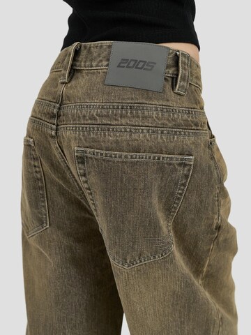 2005 Luźne Jeansy 'Ultra Baggy Fit Denim - Ash Brown' w kolorze brązowy