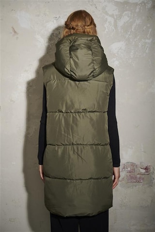Hailys Vest in Green: front