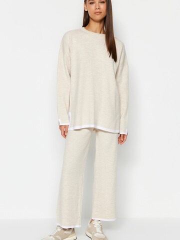 Trendyol - Roupa de casa em bege: frente