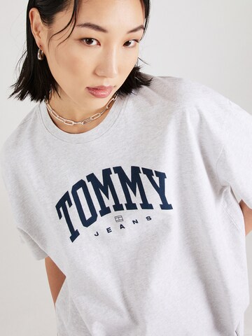 Tommy JeansŠiroka majica 'VARSITY 1' - siva boja