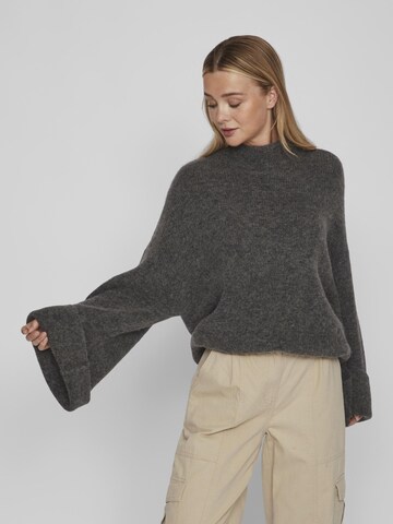 VILA ROUGE Sweater in Grey