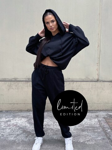 ABOUT YOU Limited Sweatshirt  'Mia' by Mimoza (GOTS) in Schwarz: Vorderseite