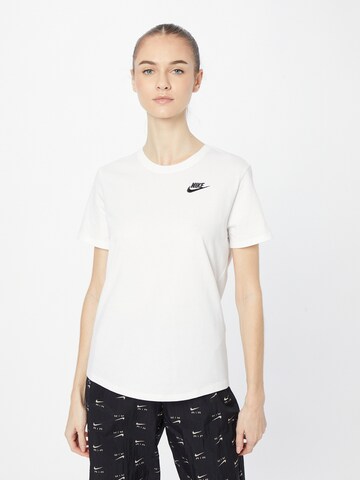 Nike Sportswear Тениска 'Club Essential' в бяло: отпред