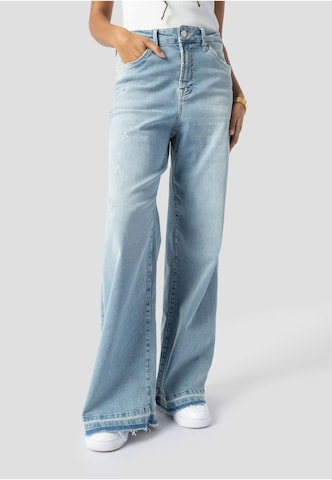 Regular Jean 'Kalea' Elias Rumelis en bleu : devant