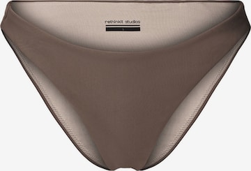 rethinkit studios Bikinibroek in Bruin: voorkant