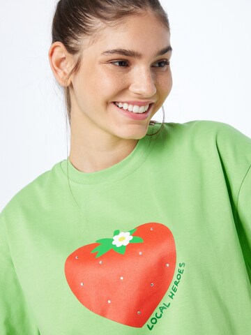 LOCAL HEROES - Camiseta 'WILD STRAWBERRY' en verde