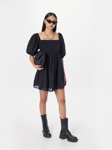 Rochie de la Abercrombie & Fitch pe negru