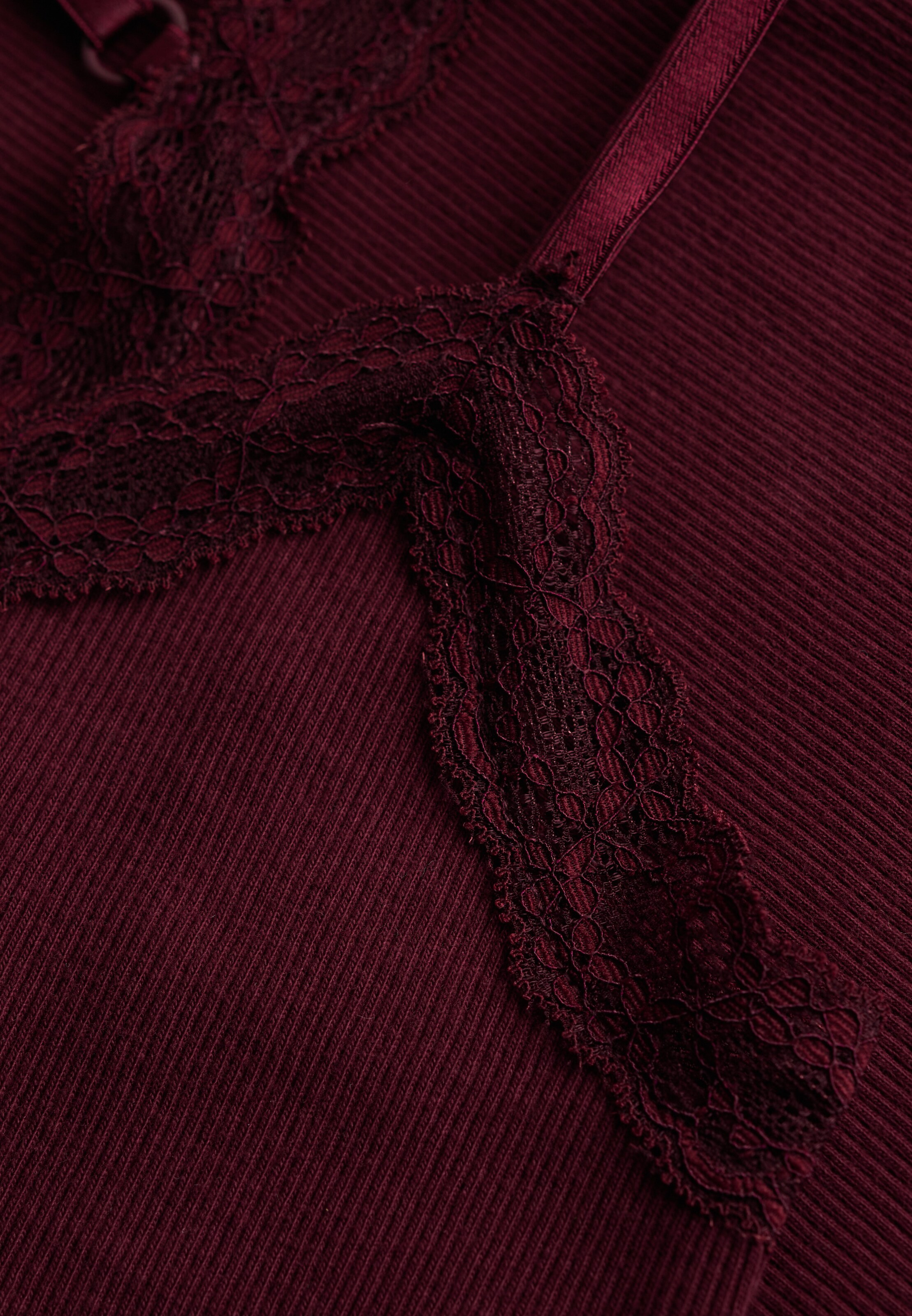 Superdry & Co Top 'Essential' in Red