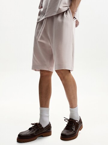 Bershka Loose fit Trousers in Grey: front