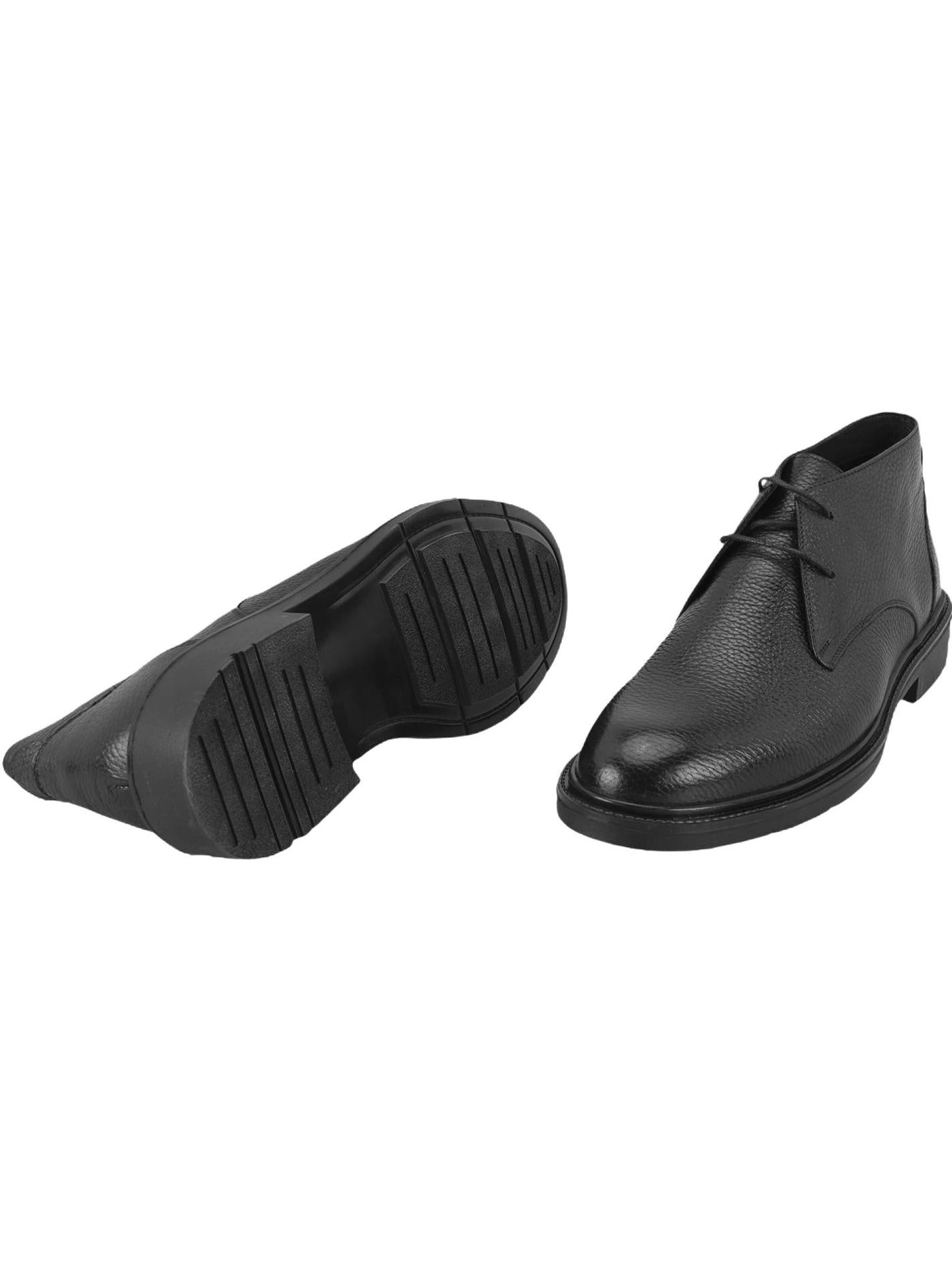 Desa Chukka boots 'Spitze' in Black