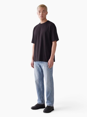 No Excess T-Shirt in Schwarz: Vorderseite