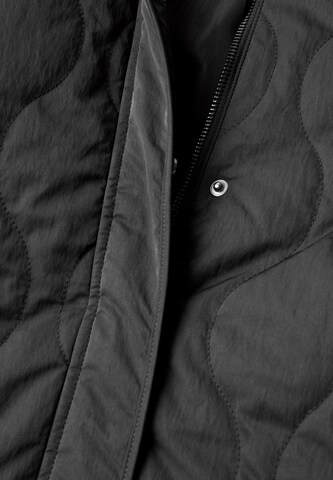 STREET ONE Blousonmantel mit Steppmuster in Schwarz