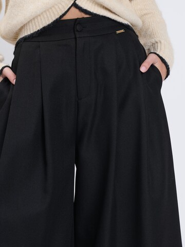 Influencer Loosefit Hose in Schwarz