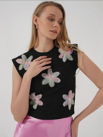 Bigdart Top in Black