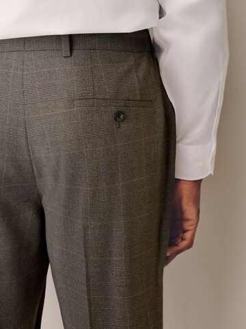 regular Pantaloni con piega frontale 'Motionflex' di Next in marrone
