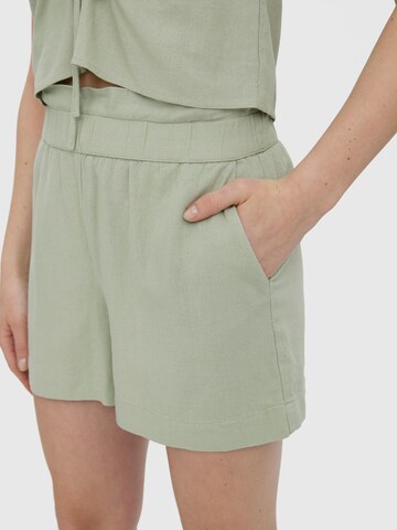 VERO MODA Loosefit Shorts 'JESMILO' in Grün