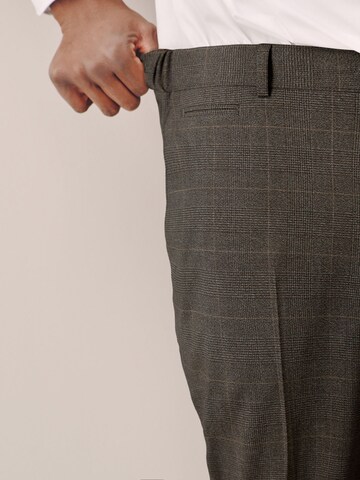 regular Pantaloni con piega frontale 'Motionflex' di Next in marrone