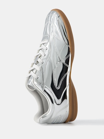 Bershka Sneaker in Silber