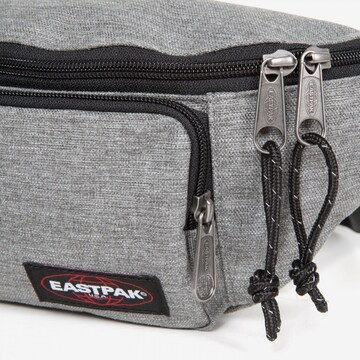 EASTPAK Ledvinka – šedá