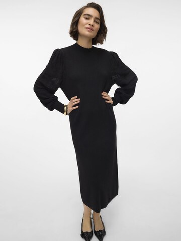 Robes en maille VERO MODA en noir : devant