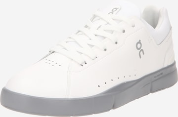 On Sports shoe 'THE ROGER' in White: front
