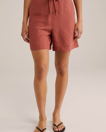 WE Fashion Loose fit Trousers in Brown: front