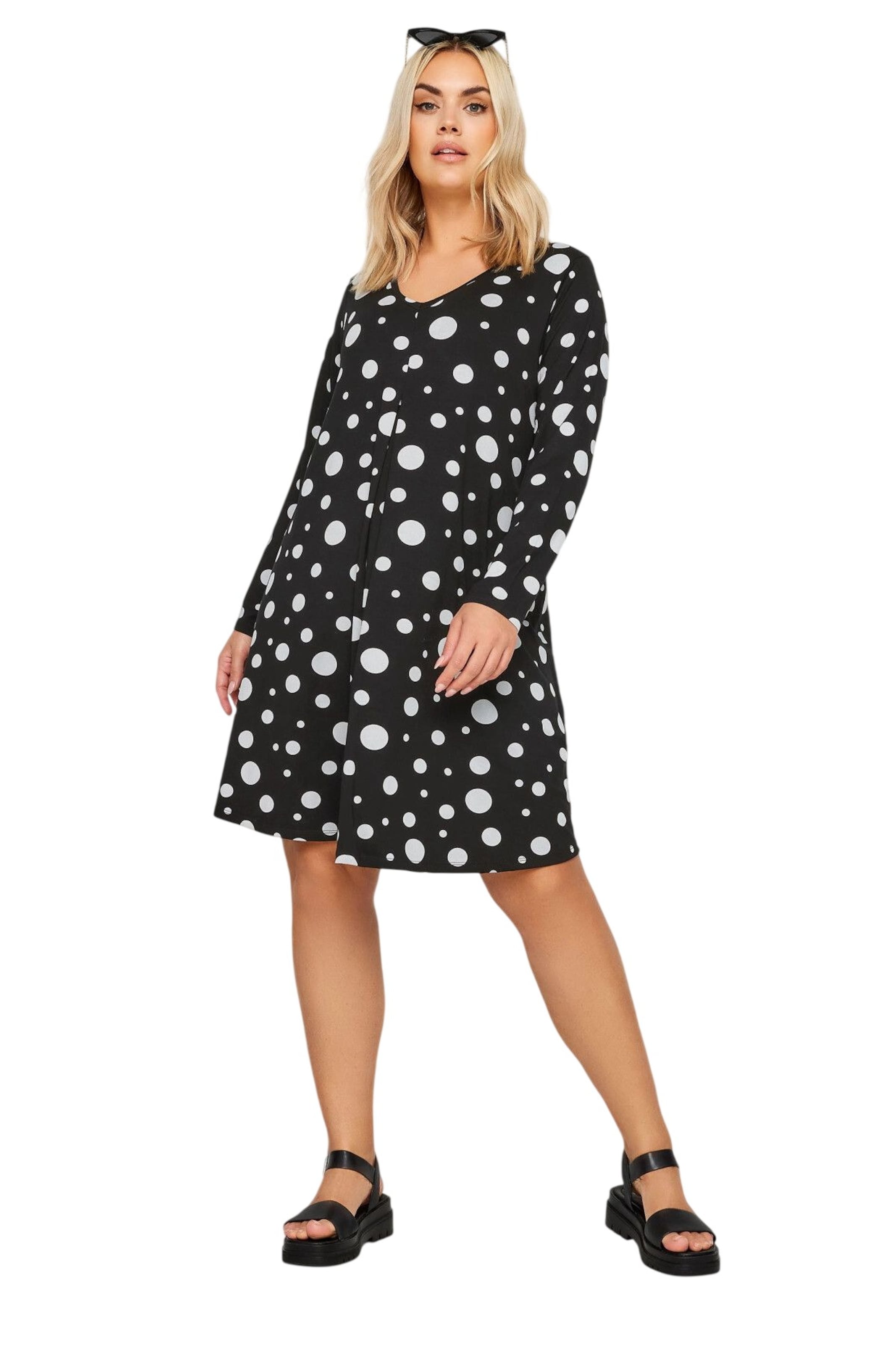 Stil Diva Dress in Black: front