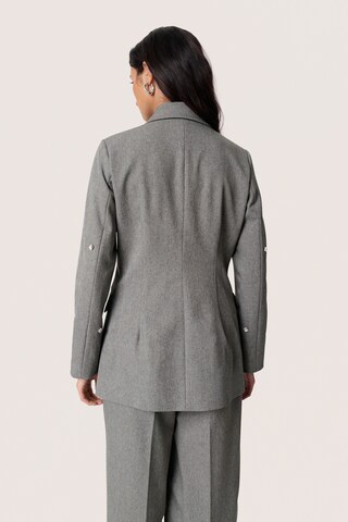 SOAKED IN LUXURY Blazer 'Lilu Corinne' i grå