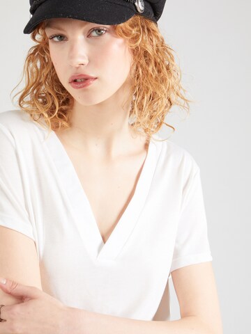 T-shirt 'VMSPICY' VERO MODA en blanc
