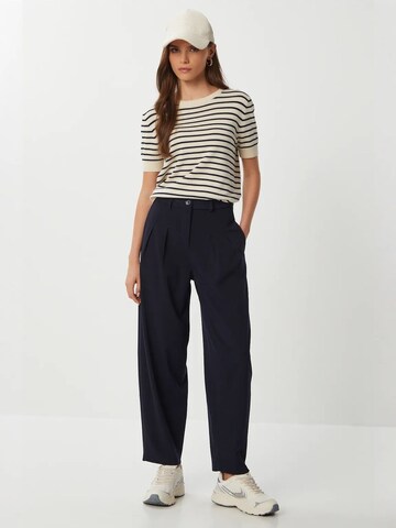 Barrel Pantaloni con pieghe di Happiness İstanbul in blu