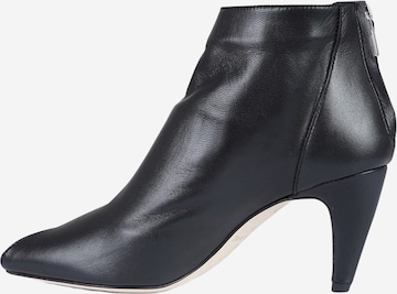 GISEL MOIRE - Botas pelo tornozelo 'Raffy' em preto: frente