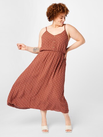 Robe 'Jasmin' ABOUT YOU Curvy en marron : devant