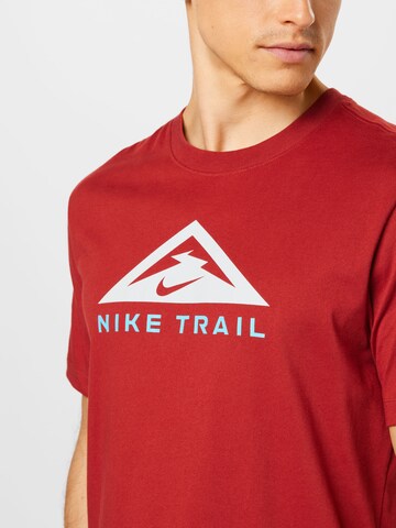 T-Shirt fonctionnel NIKE en rouge