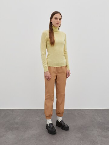 EDITED Sweater 'Dominique ' in Yellow