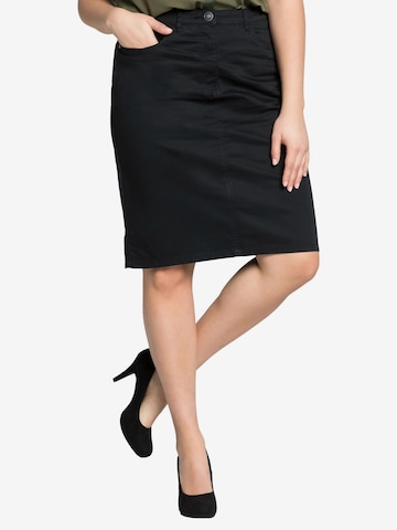 SHEEGO Skirt in Black: front