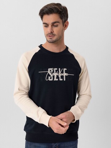 Sweat-shirt 'Arturo' Jacey Quinn en bleu : devant