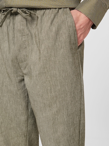 Regular Pantaloni 'Pilou' de la Casual Friday pe verde