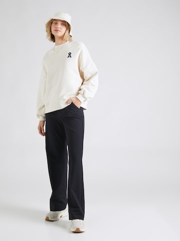 Sweat-shirt 'WINONA RETRO' ARMEDANGELS en blanc