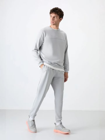 Tommy Life - Fato de jogging em cinzento: frente