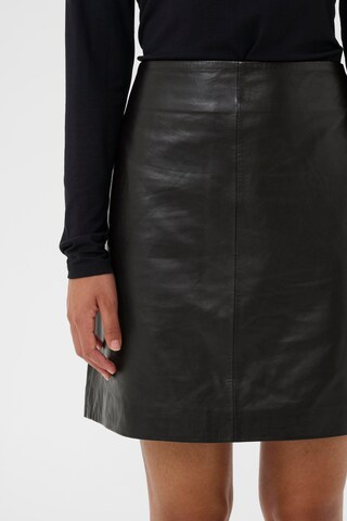 SOAKED IN LUXURY Skirt in Black