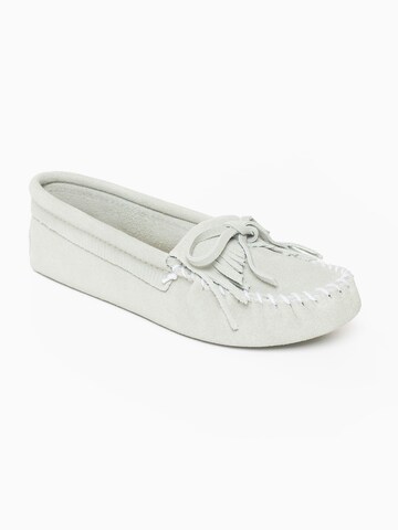 Mocassin 'Kilty Softsole' Minnetonka en blanc